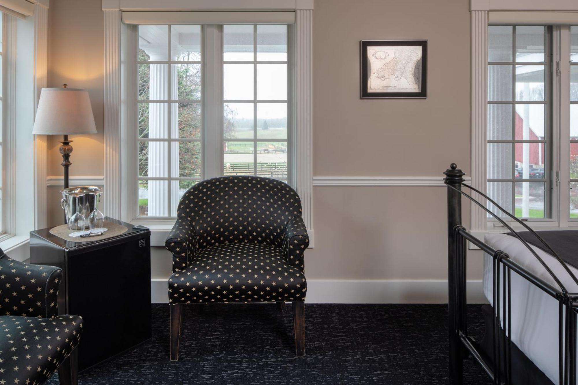Inn At Black Star Farms Suttons Bay Zimmer foto